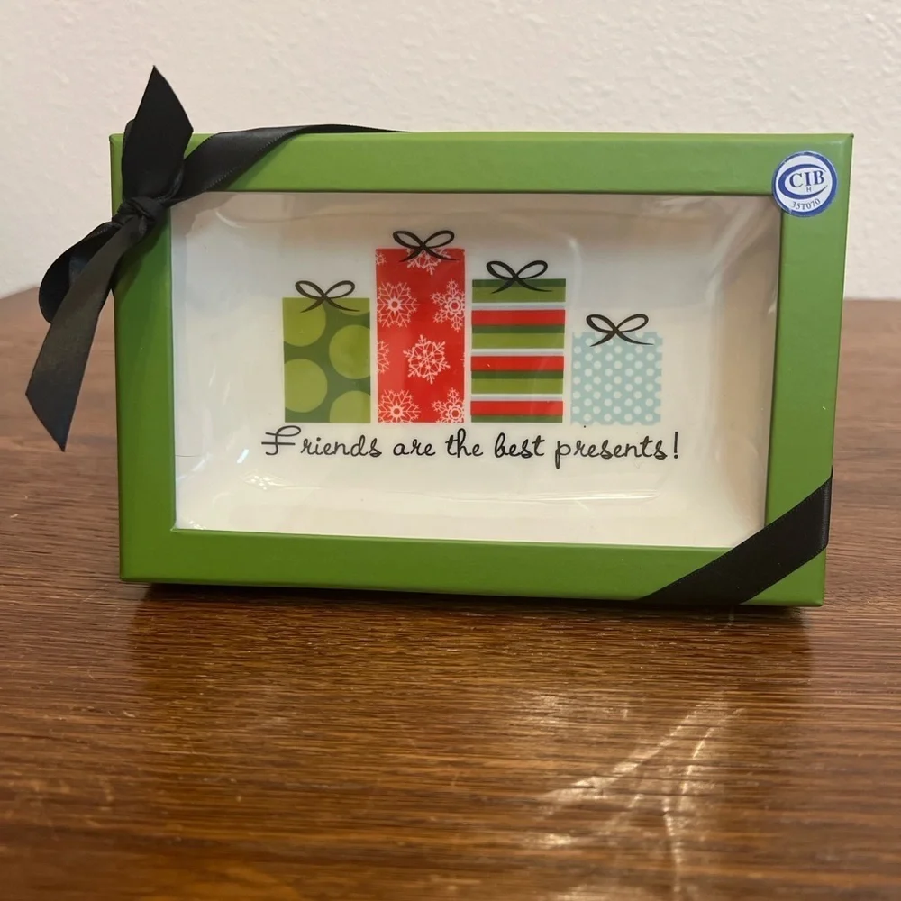 Oak Patch Gifts “Friends Are the Best Presents” Porcelain Dish – New in Gift Box